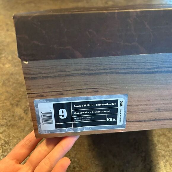 NWT Size 9 Passion of Christ - Resurrection Day
Chapel White / Glorious Sunset - Picture 8 of 12